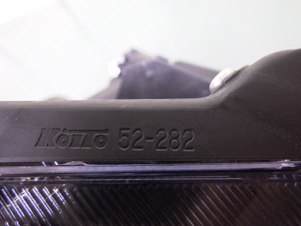 2044141△ プリウスα ZVW40/ZVW41 後期 右ライト ハロゲン