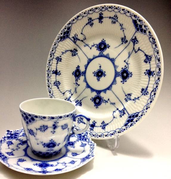 お得3点セットロイヤルコペンハーゲン カップ&ソーサ特典2付き