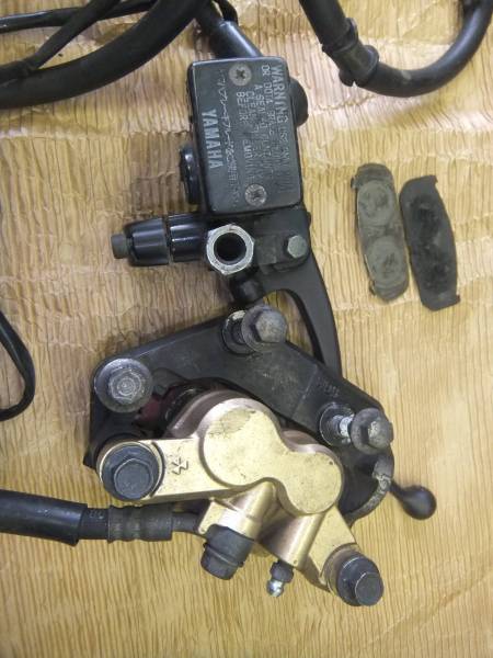 送料込み　マジェスティ SG03J 　ブレーキ前後セット　実働