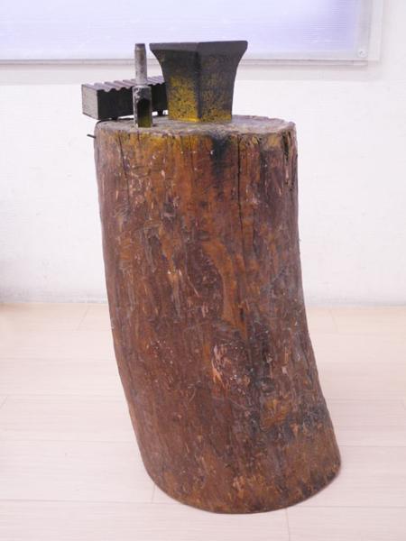 ◇彫金用木台 金床付 高さ46cm カナヅチ付き 彫金道具 |