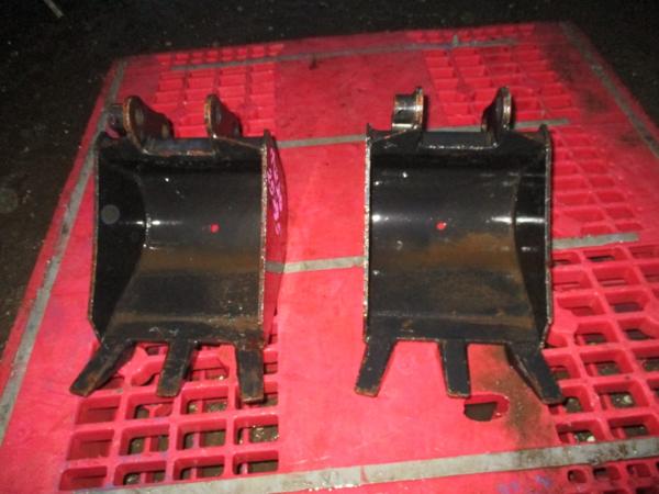 『重量1t弱用』25mmx93mm幅230mmバケット(在庫2個有)ユンボ