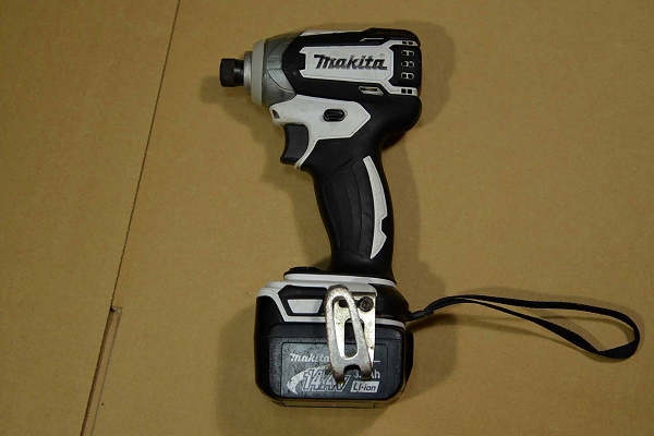 1円 マキタ TD147D 14.4V インパクトドライバ中古良品