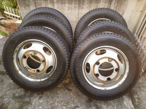 バリ溝！鉄ホイール＆ブリザック205／70R17.5 6本キャンター トラック、ダンプ タイヤ・ホイールセット