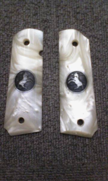 コルト　ガバメント用　フェイクパールグリップ