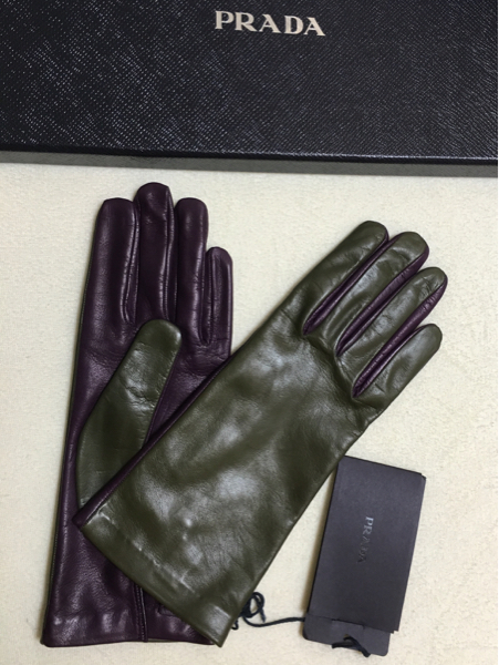 新品】プラダ女性用ラムレザー手袋シルク内張サイズ7 1/2 箱付