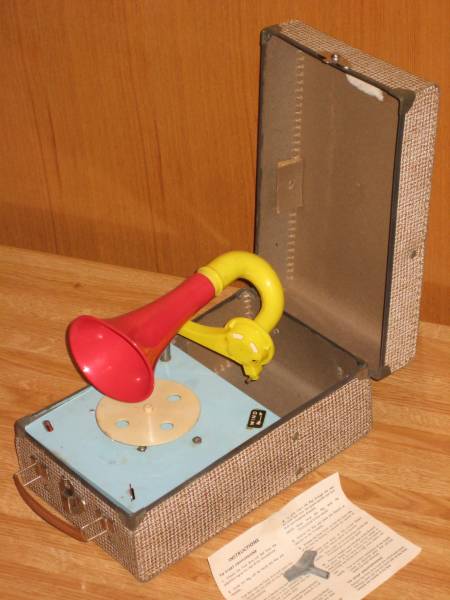 英国製か米国製？トーイフォン　ブリキの蓄音機③　作動品