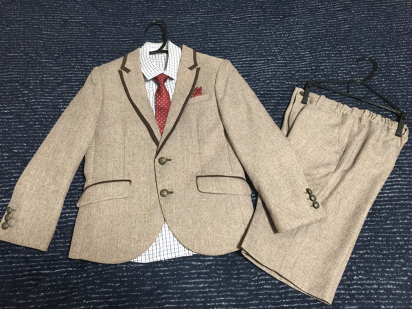 入学式や卒園式に♪極美品130男の子オシャレなフォーマルスーツ