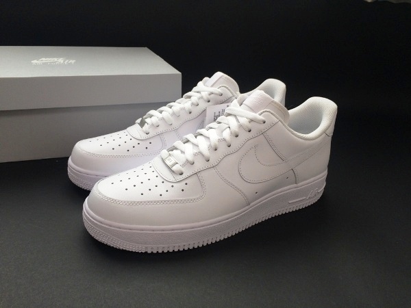 新品 NIKE AIR FORCE 1 07 ナイキ エアフォース1 白 US 9.5
