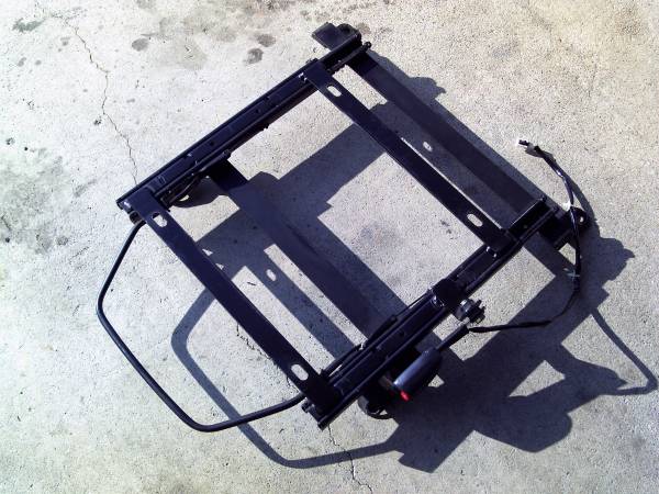 Y11 ウイングロード ブリッド シートレール 右 運転席 023