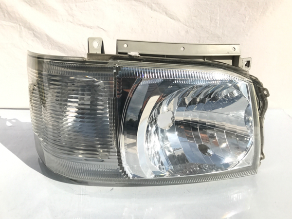 ハイエース 200 2型 純正 ヘッドライト 右 KOITO 26-117