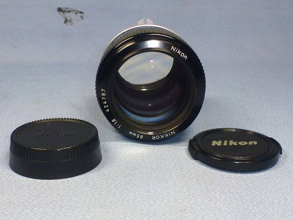 美品　　★　　NIKON　 　　 NIKKOR 　　　85mm/F1.8