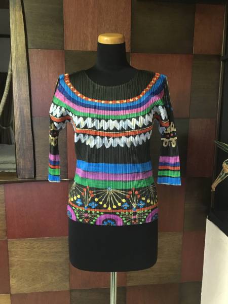 プリーツプリーズ 総柄TOPS