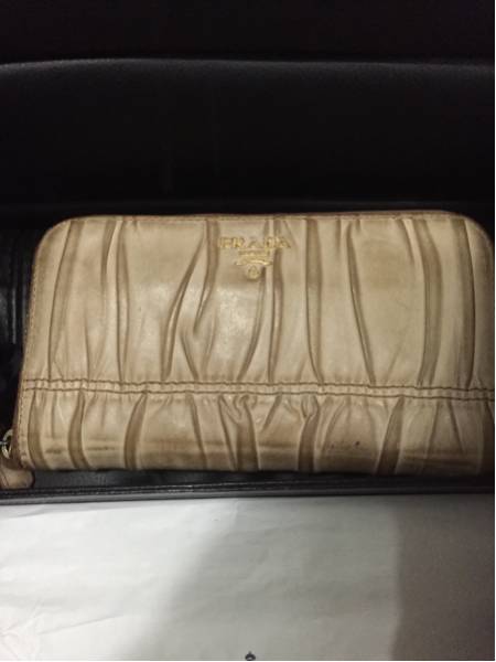 プラダ 長財布 箱付き、リボン付き 良品