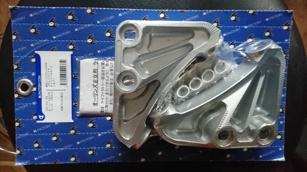 ZRX1200 オーリンズ正立用ラジアルキャリパーサポート