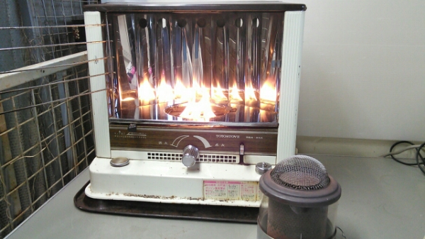 TOYOSTOVE RSA-24Aは、石油赤外線ヒーターを搭載したコンパクトな石油ストーブで TOYOSTOVE RSA-24A 石油ストーブ 【公式通販】