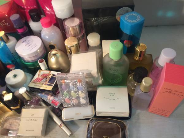 化粧品まとめ売り【単品不可】【画像17枚あり】 2177K 化粧品 大量 化粧水 クリーム 等 御覧下さいましてありがとう