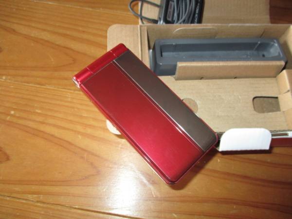 docomo P-01H レッド 美品 送料無料