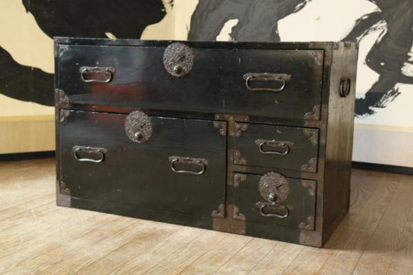 庄内箪笥 時代箪笥 四杯引出し 和箪笥 ローボード 古家具 レトロ レトロ！古い庄内箪笥！引出し四杯！ローボード/時代箪笥！ □内容は