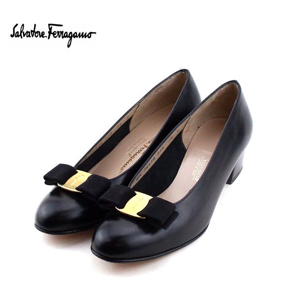 美品 サルヴァトーレフェラガモ ヴァラ金具 レザーパンプス 3733