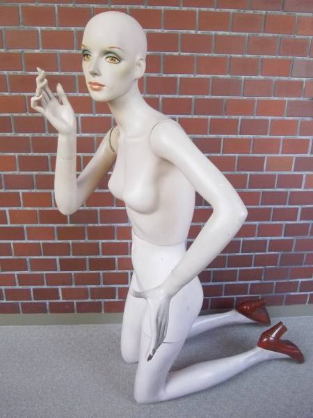 マネキン 全身 女性 座りポーズ レトロ 現状品(女性)｜売買された  