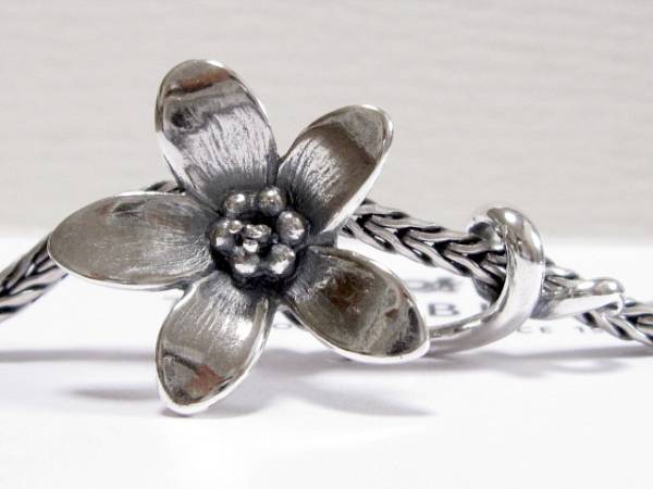 トロールビーズ – ペンダント : Anemone Troll Pendant フラワーオブ