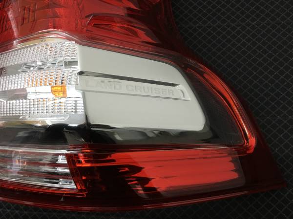 トヨタ プラド150系後期 純正テールランプ 左のみ 左のみ 純正