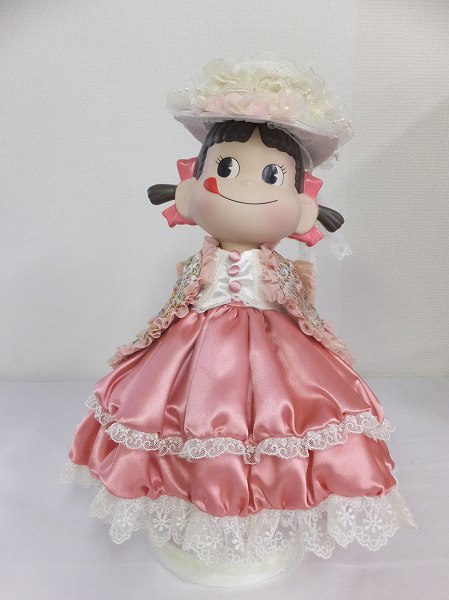 開封 不二家 YEAR'Sペコちゃんドール2012年 /ビスクドール