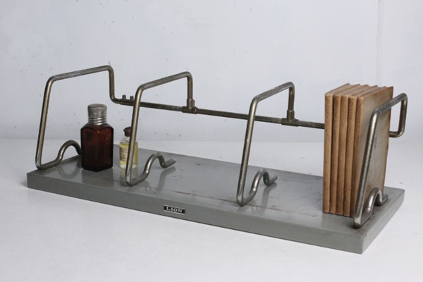 TB526インダストリアルなブックスタンド◇本棚/スチール/収納/家具/インテリア/ヴィンテージ/DIY/ブックシェルフ/古道具タグボート