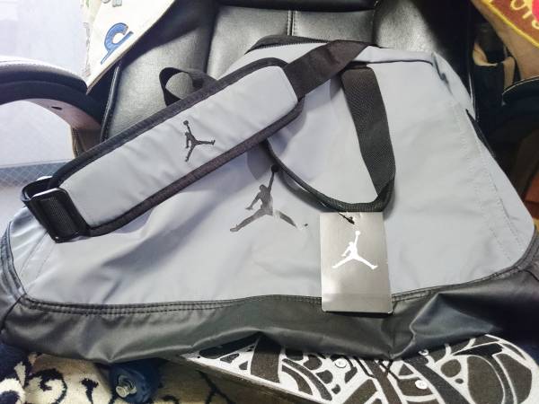 スポーツバッグ NIKE ナイキ ボストン/クラブ バック グレイ 新品 未使用 保存 美品 JUMPMAN MEDIUM DUFFEL ダッフルバッグ 送料600円 1円