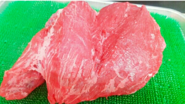 【愛知県産 特選Ａ４ 黒牛 赤身 丸皮1.６kg】焼肉、ステーキ