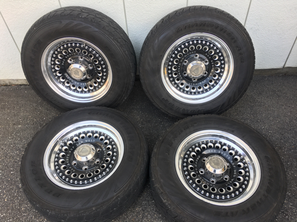 ハイエースに使用 ラグナ D-Force AKRO 215/70R15ダンロップ グラン