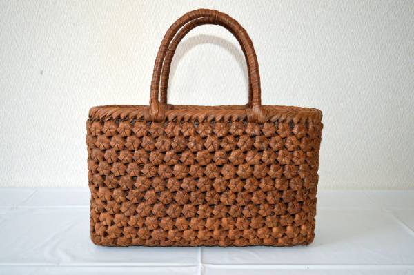 定番 やまぶどう 山葡萄花結び編籠バッグ 小サイズ 幅約30cm&times;高さ約18cm&times;奥行約11cm(バスケット、籐かご)｜売買されたオークション情報、yahooの商品情報をアーカイブ公開 - オークファン バスケット、籐かご