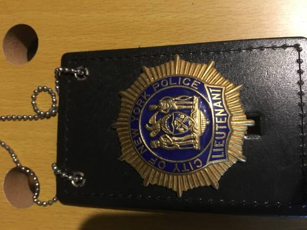 NYPD LIEUTENANT レプリカバッジ　ポリスバッジ NYPD ニューヨーク市警 ポリスバッジ LIEUTENANT badge レプリカバッジ