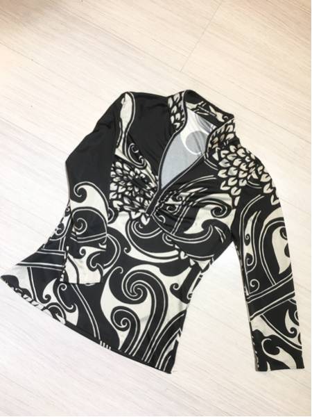 美品 vivienne tam ヴィヴィアンタレディース 総柄 トップス