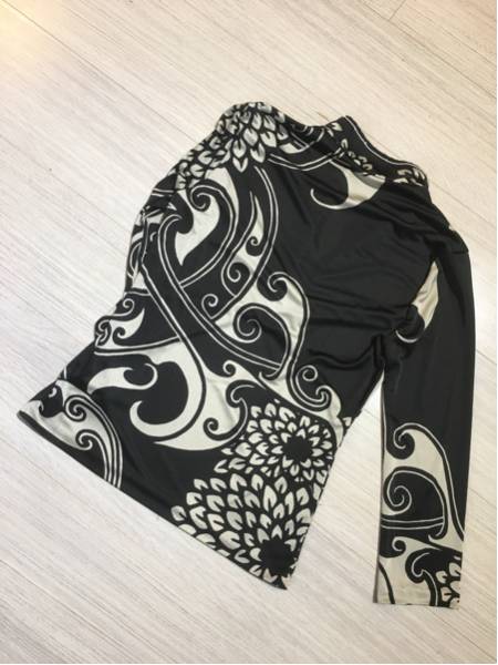 美品 vivienne tam ヴィヴィアンタレディース 総柄 トップス