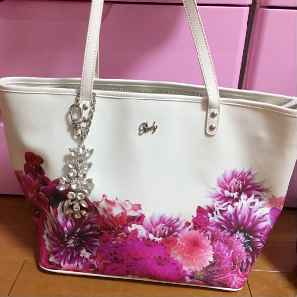 Rady♡リゾートフラワートートバッグ＆長財布♡ 美品】Rady リゾートフラワー トートバッグ ホワイト×ピンク ビジュー
