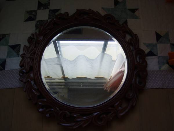 レトロ木彫り枠　壁掛け鏡_1