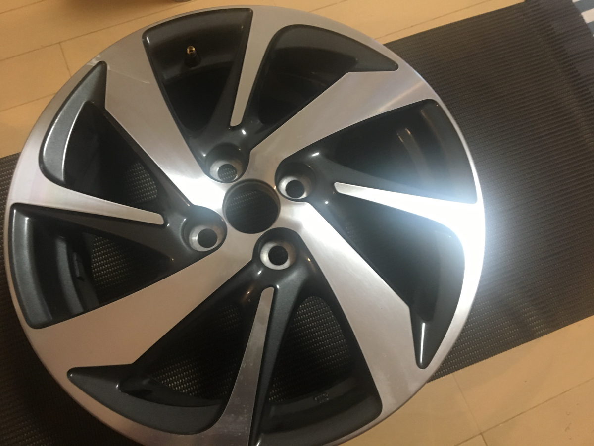 トヨタ アクア NHP10 純正 16インチ アルミホイール