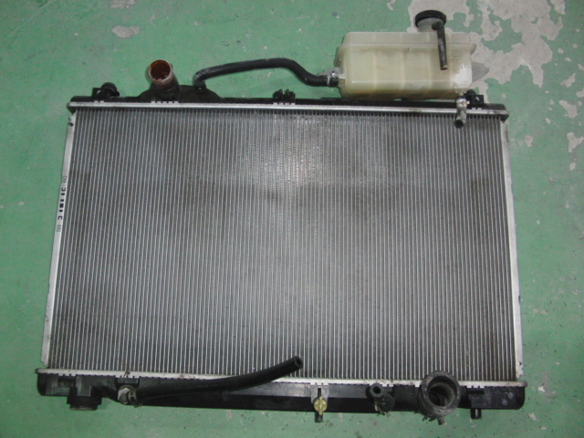 レクサス　LS600ｈ　ラジエーター