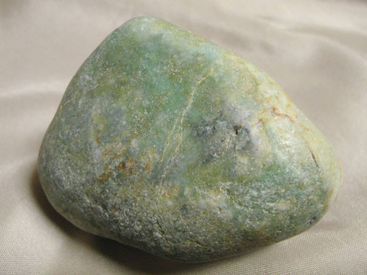 糸魚川 翡翠 ヒスイ 603 海岸 202g 原石 鉱物