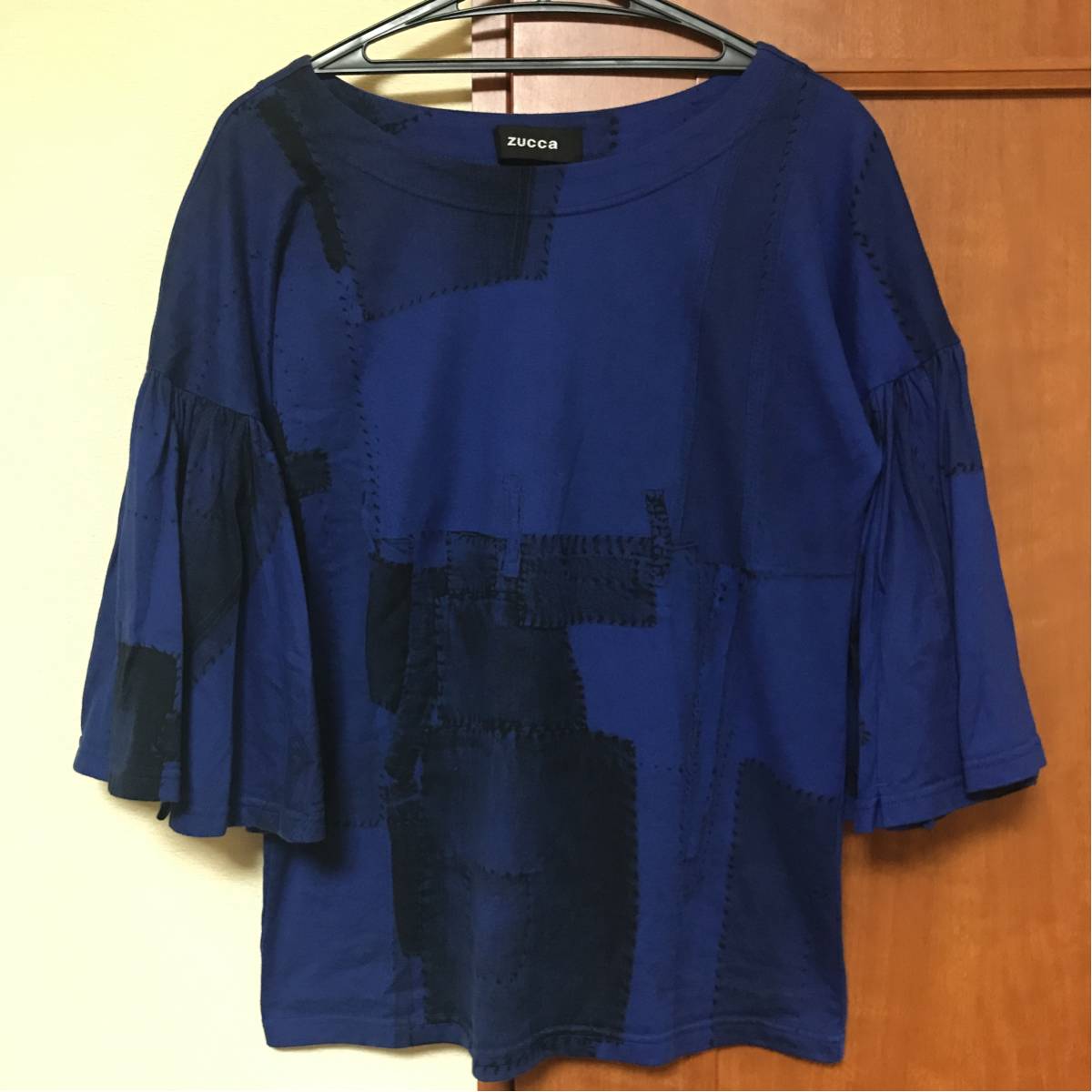 美品☆ZUCCaズッカ☆2017袖ボリュームデニムプリントカットソーM☆1回のみ使用