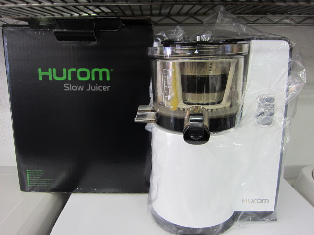 人気SALE，品質保証 HUROM ヒューロム スロージューサー ホワイト HI-WBA06(ジューサー)｜売買されたオークション情報、yahooの商品情報をアーカイブ公開 - オークファン ジューサー