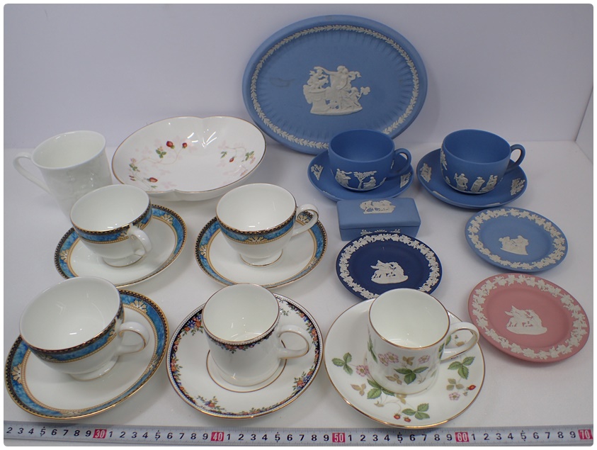 ウェッジウッド　ジャスパー、カーゾン、ワイルドストロベリー等カップ＆ソーサ、プレート14点まとめて　B305　100サイズ