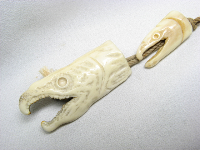 Yahoo!オークション 角牙骨系彫　鮭頭の図　根付　緒締　☆煙草入 根付 印籠 目貫 前金具 緒締☆ -「牙」(根付) (東洋彫刻)の落札相場・落札価格