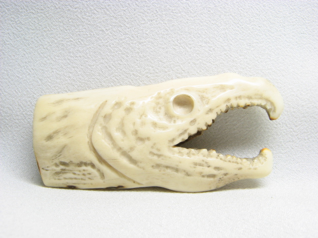 Yahoo!オークション 角牙骨系彫　鮭頭の図　根付　緒締　☆煙草入 根付 印籠 目貫 前金具 緒締☆ -「牙」(根付) (東洋彫刻)の落札相場・落札価格