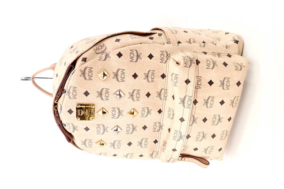 美品◆MCM エムシーエム スタッズ装飾 レザーバックパック ライトベージュ