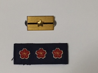 超貴重　警察官階級章（旧制服用・警部補１個　警備服用・巡査部長１個）中古（自宅保管品）