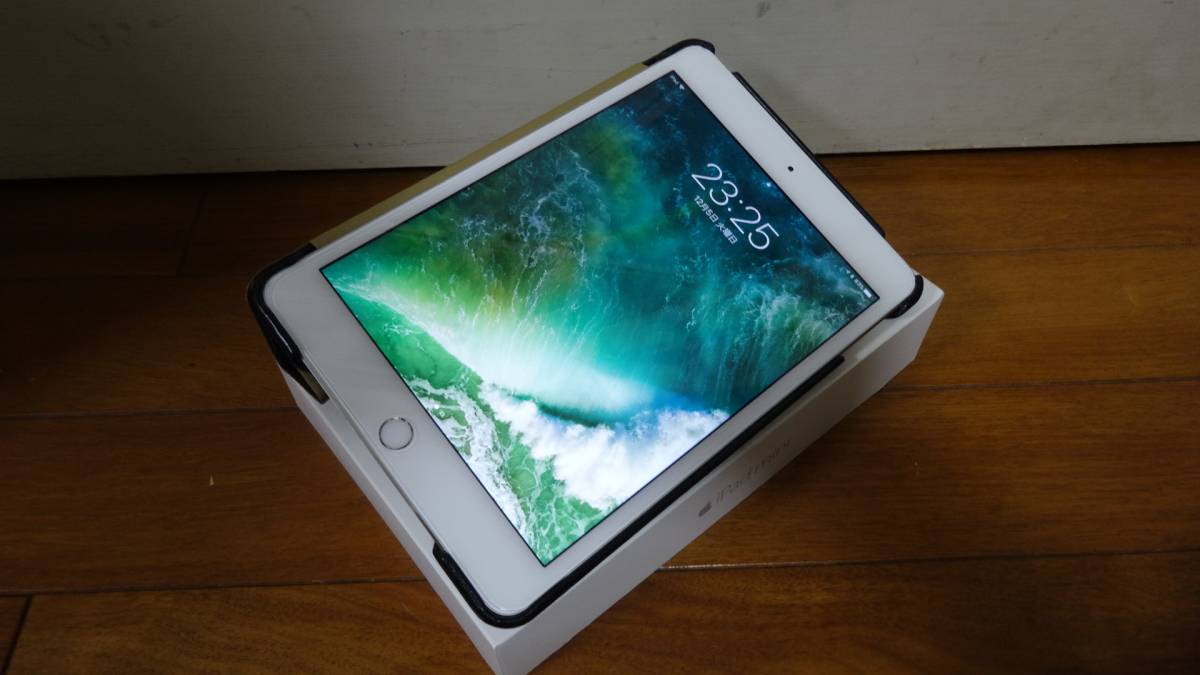 iPad mini 4 Wi-Fi 128GB シルバー 充電器ケーブルセット 中古 iPad