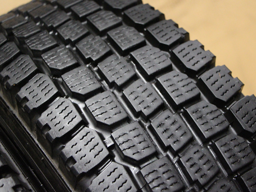 スタッドレスタイヤ ヨコハマ SY01 195/80R15 LT 107/105L LT 4本 2012 