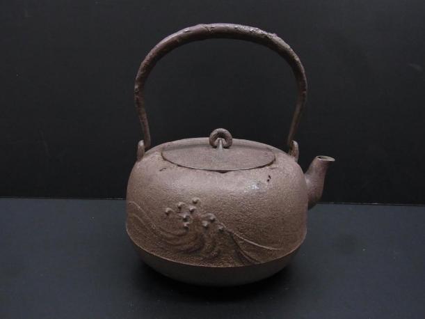 時代 波鷗文環摘鉄瓶 煎茶道具 茶道具 注口薄造(LNMB451 鉄製 金属工芸